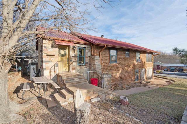 186 W Lake Dr, Medicine Park, OK 73557