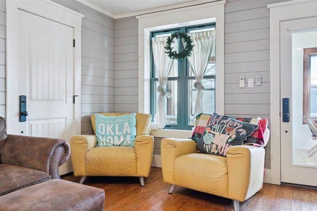 186 W Lake Dr, Medicine Park, OK 73557