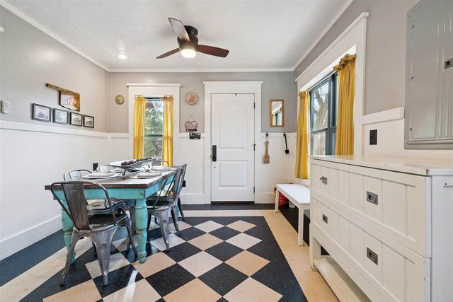 186 W Lake Dr, Medicine Park, OK 73557