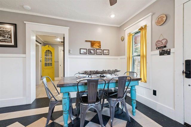 186 W Lake Dr, Medicine Park, OK 73557