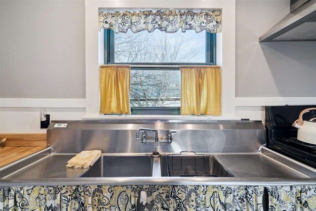 186 W Lake Dr, Medicine Park, OK 73557