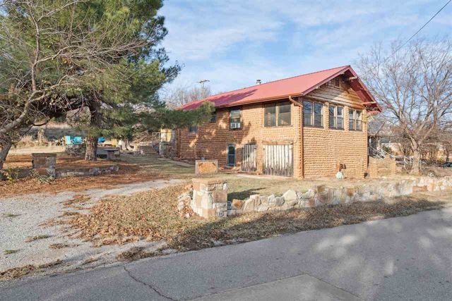 186 W Lake Dr, Medicine Park, OK 73557