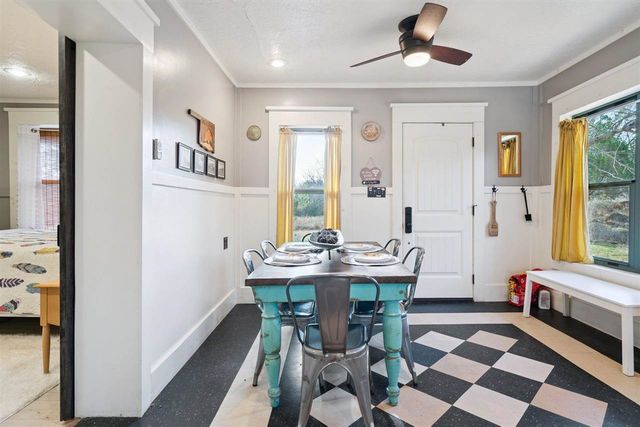 186 W Lake Dr, Medicine Park, OK 73557