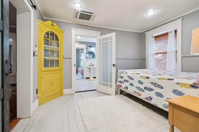 186 W Lake Dr, Medicine Park, OK 73557