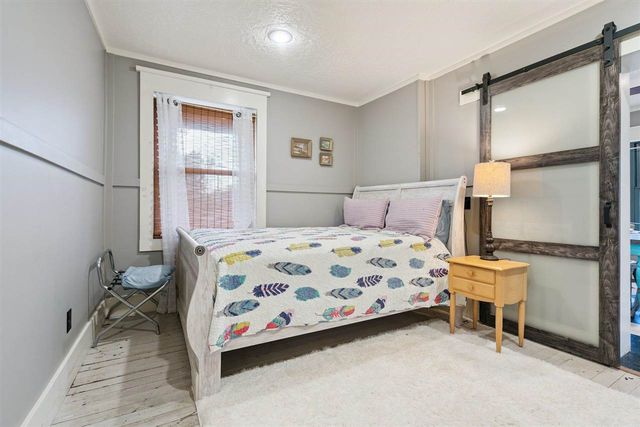 186 W Lake Dr, Medicine Park, OK 73557