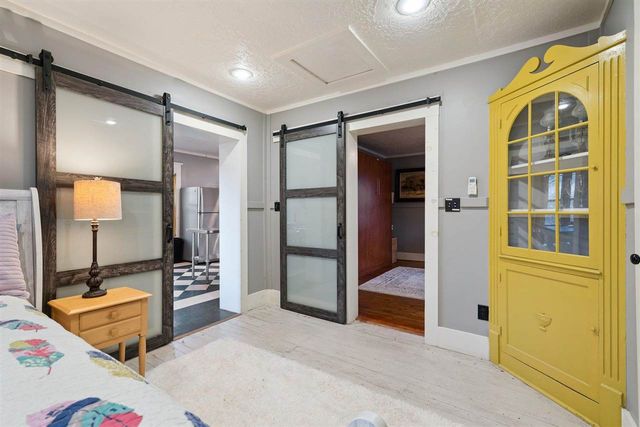 186 W Lake Dr, Medicine Park, OK 73557