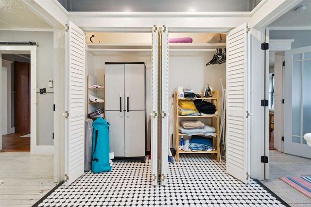 186 W Lake Dr, Medicine Park, OK 73557