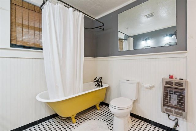 186 W Lake Dr, Medicine Park, OK 73557