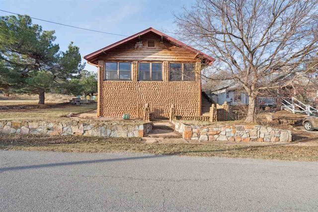 186 W Lake Dr, Medicine Park, OK 73557