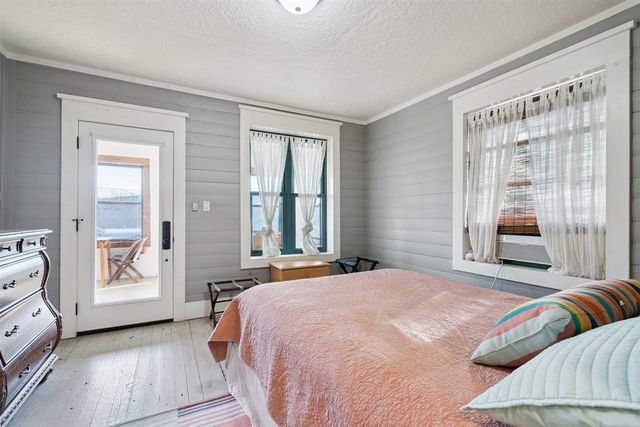 186 W Lake Dr, Medicine Park, OK 73557