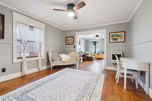 186 W Lake Dr, Medicine Park, OK 73557