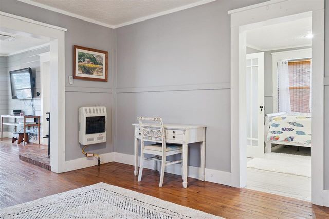 186 W Lake Dr, Medicine Park, OK 73557