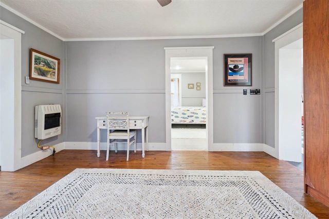 186 W Lake Dr, Medicine Park, OK 73557