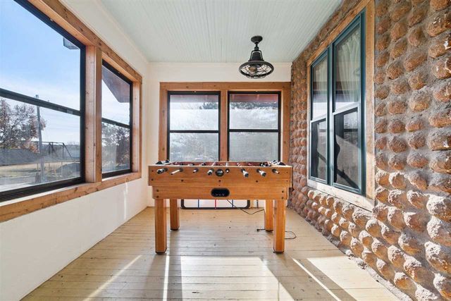 186 W Lake Dr, Medicine Park, OK 73557