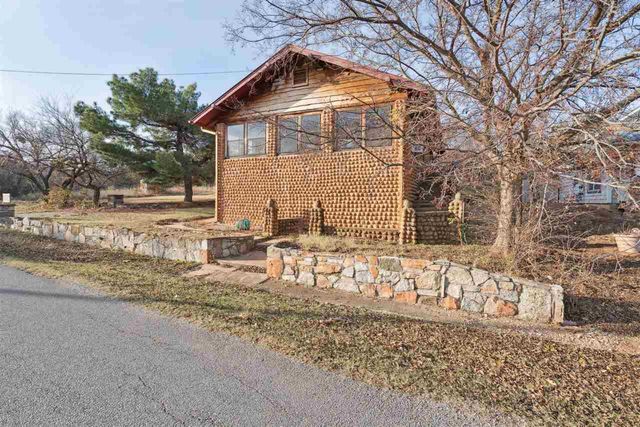 186 W Lake Dr, Medicine Park, OK 73557
