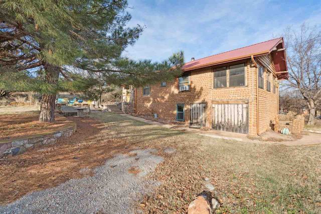 186 W Lake Dr, Medicine Park, OK 73557