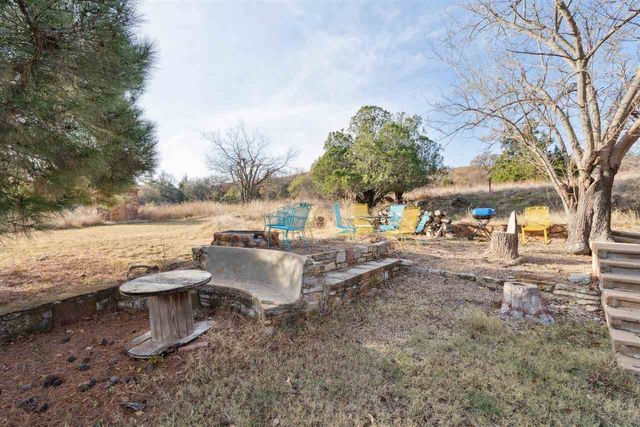 186 W Lake Dr, Medicine Park, OK 73557