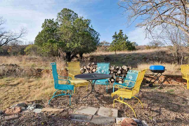 186 W Lake Dr, Medicine Park, OK 73557