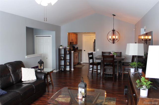 52133 Naugatuck Drive 25, Macomb Township, MI 48042