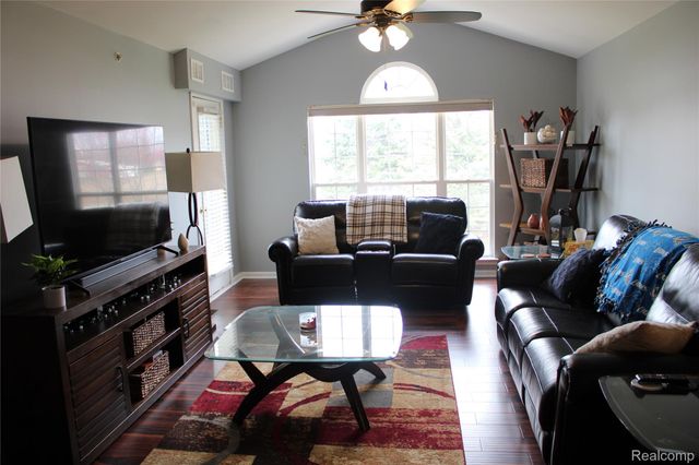 52133 Naugatuck Drive 25, Macomb Township, MI 48042