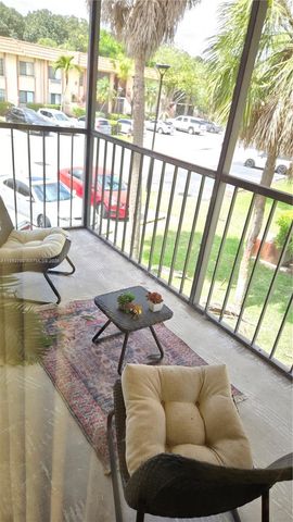 357 Lakeview Dr 201, Weston, FL 33326
