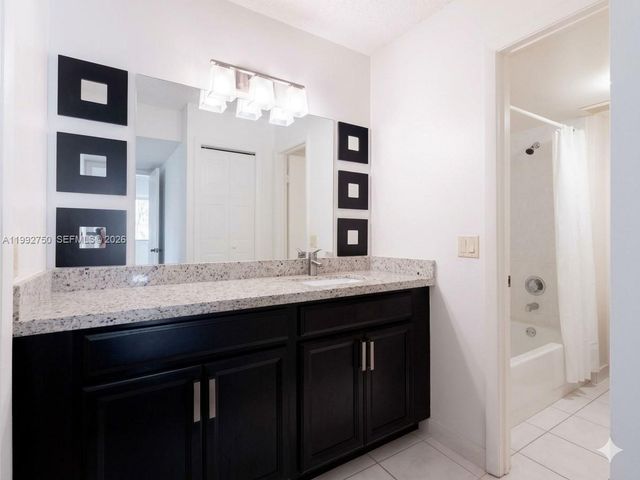 357 Lakeview Dr 201, Weston, FL 33326