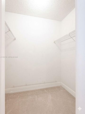 357 Lakeview Dr 201, Weston, FL 33326