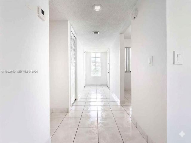 357 Lakeview Dr 201, Weston, FL 33326