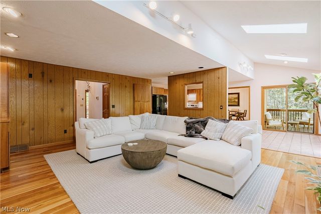 33475 Miles Road, Moreland Hills, OH 44022