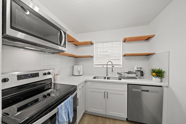 701 28th Street D, Galveston, TX 77550