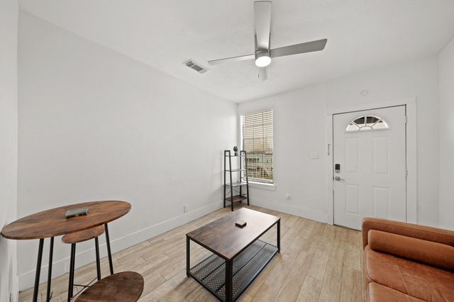 701 28th Street D, Galveston, TX 77550