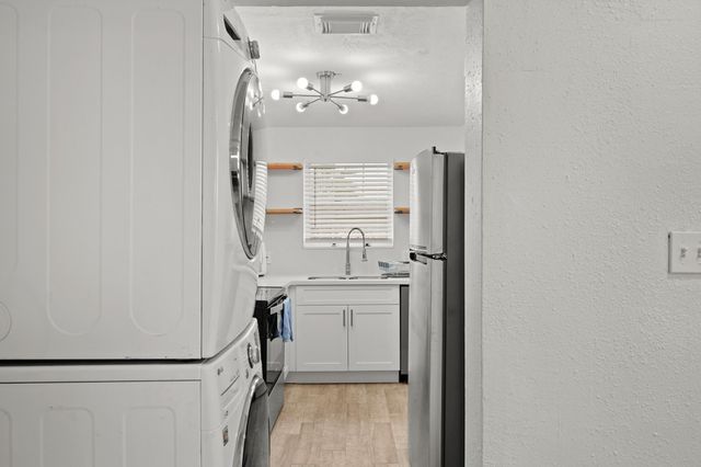 701 28th Street D, Galveston, TX 77550