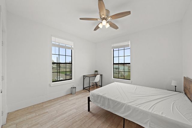 701 28th Street D, Galveston, TX 77550