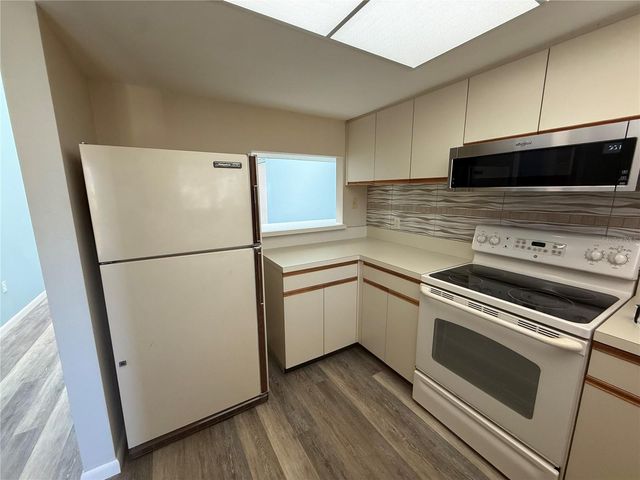 255 FENWICK DRIVE 18, Venice, FL 34285