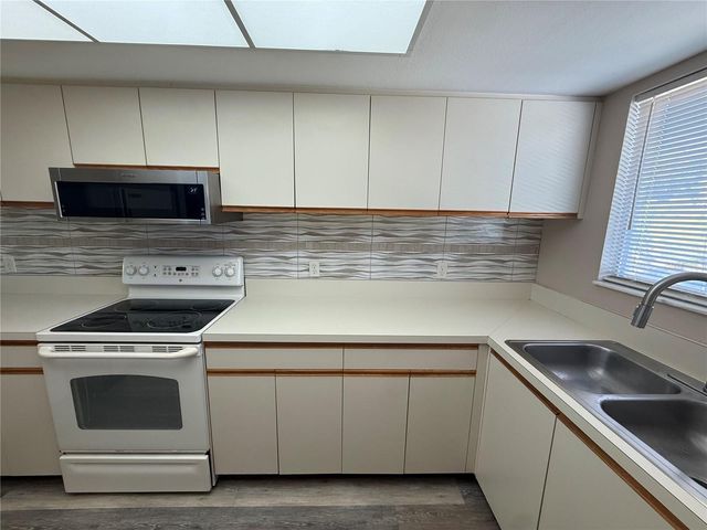 255 FENWICK DRIVE 18, Venice, FL 34285