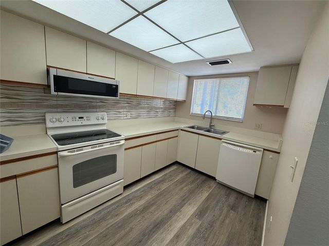 255 FENWICK DRIVE 18, Venice, FL 34285