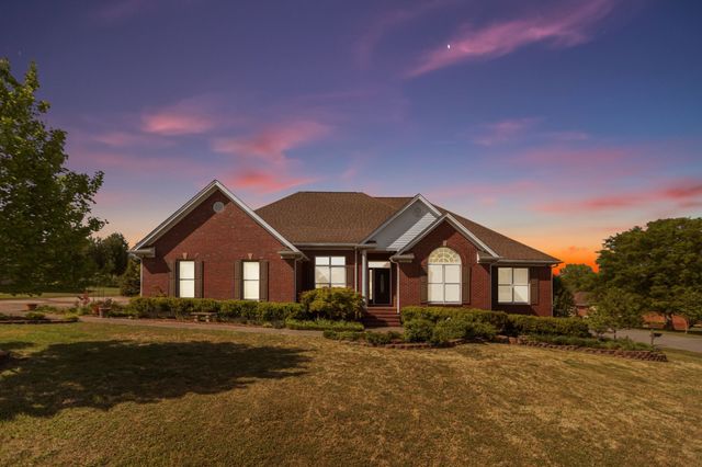 204 Wellsbrook Cir, Fayetteville, TN 37334