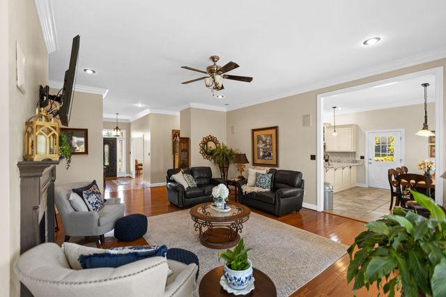 204 Wellsbrook Cir, Fayetteville, TN 37334