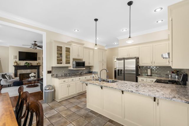 204 Wellsbrook Cir, Fayetteville, TN 37334