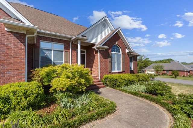 204 Wellsbrook Cir, Fayetteville, TN 37334