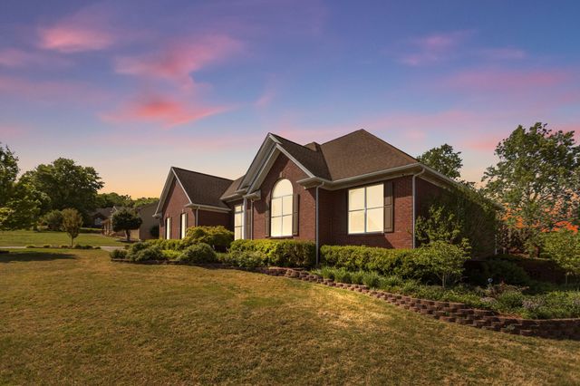 204 Wellsbrook Cir, Fayetteville, TN 37334