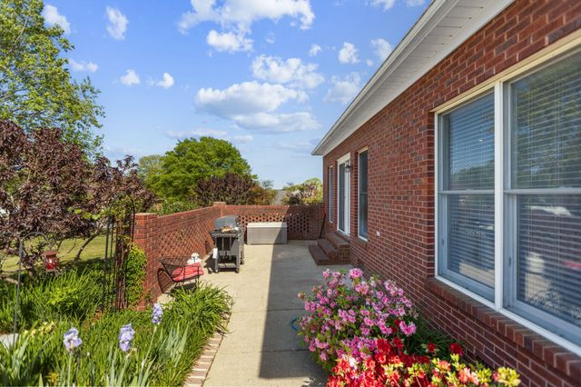 204 Wellsbrook Cir, Fayetteville, TN 37334