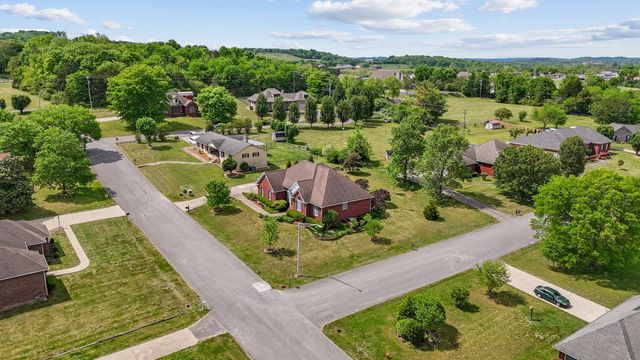 204 Wellsbrook Cir, Fayetteville, TN 37334