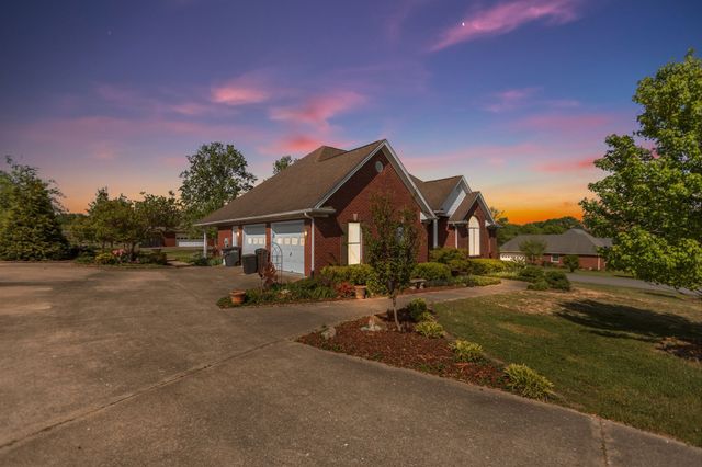 204 Wellsbrook Cir, Fayetteville, TN 37334