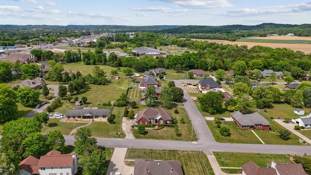 204 Wellsbrook Cir, Fayetteville, TN 37334