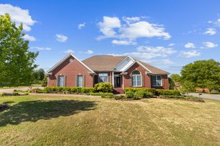 204 Wellsbrook Cir, Fayetteville, TN 37334