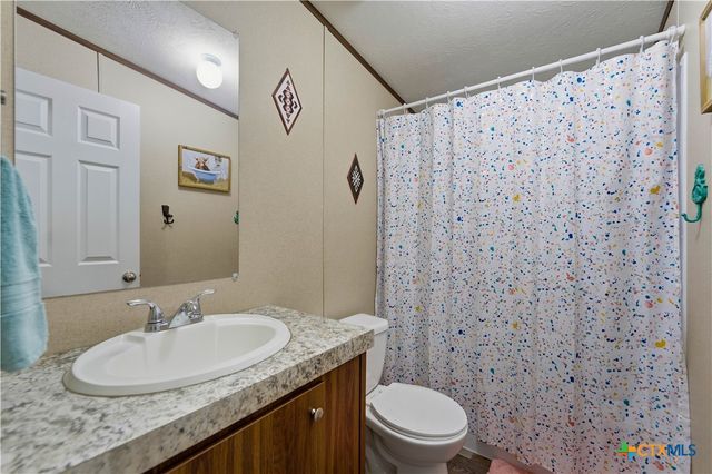 733 Private Road 1507, Bandera, TX 78003