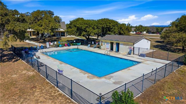 733 Private Road 1507, Bandera, TX 78003