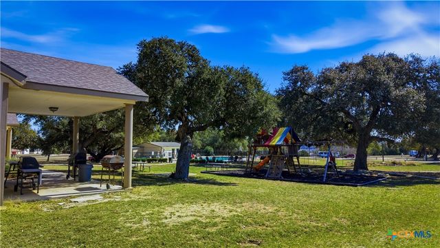 733 Private Road 1507, Bandera, TX 78003