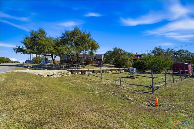 733 Private Road 1507, Bandera, TX 78003
